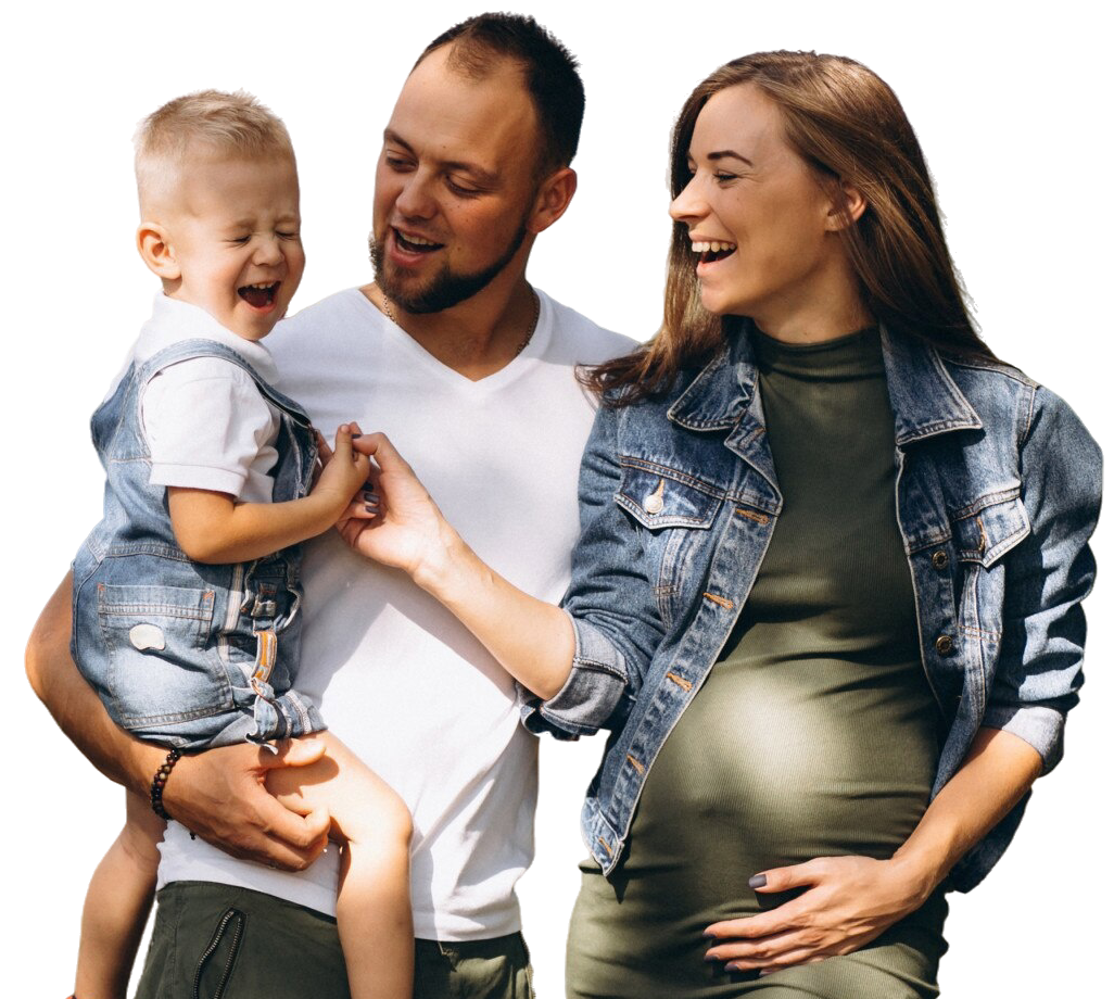 Família sorrindo com duas crianças